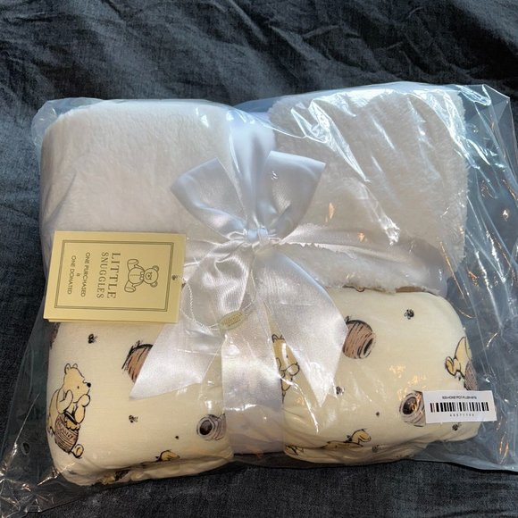 Little Snuggles Winnie the Pooh Plush Bamboo Blanket - Picture 2 of 2